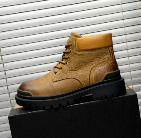 UGG Men's Embossed Leather Lug-Sole Boot – Tan