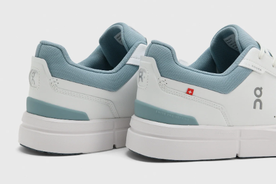 On Men's Roger Advantage 3 Sneaker